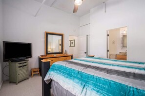 3 bedrooms, iron/ironing board, free WiFi, bed sheets - The Hideaway (South Haven)
