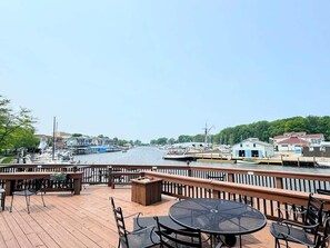 Outdoor dining - The Lookout (South Haven)