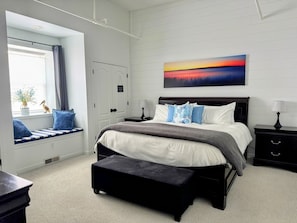 3 bedrooms, iron/ironing board, internet, bed sheets