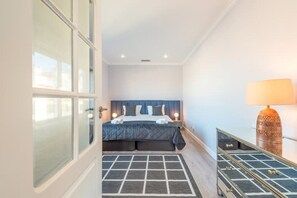 1 bedroom, travel cot, WiFi, bed sheets - Rooftop Pied-à-terre private Sauna & Jacuzzi by BentoBox. (LISBON)