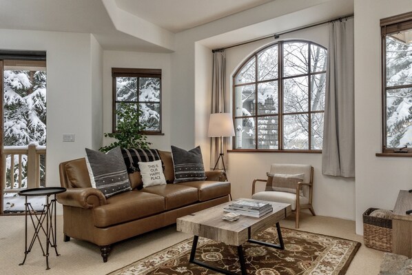 Flat-screen TV, fireplace, DVD player