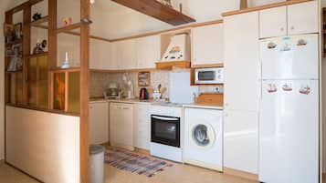 雪櫃、微波爐、焗爐、爐具