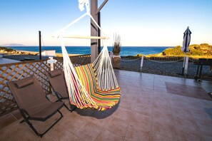 Terrace/patio - Παραλιακη, εξοχικη κατοικια μπροστα στην θαλασσα. (Ρόδος)