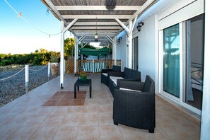 Terrace/patio - Παραλιακη, εξοχικη κατοικια μπροστα στην θαλασσα. (Ρόδος)
