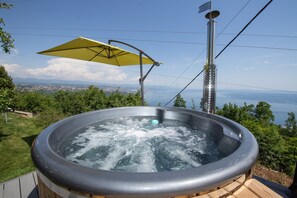 Bain à remous extérieur