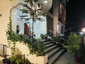 숙박 시설 입구