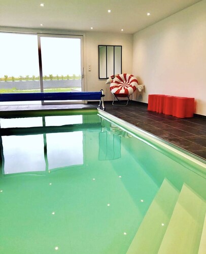 Luxury villa 4**** in Kerlouan, sea and beach 80m away, quiet,heated indoor pool
