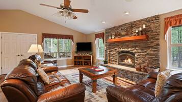 House, 4 Bedrooms | Living room