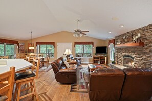 Rumah, 4 kamar tidur | Ruang keluarga