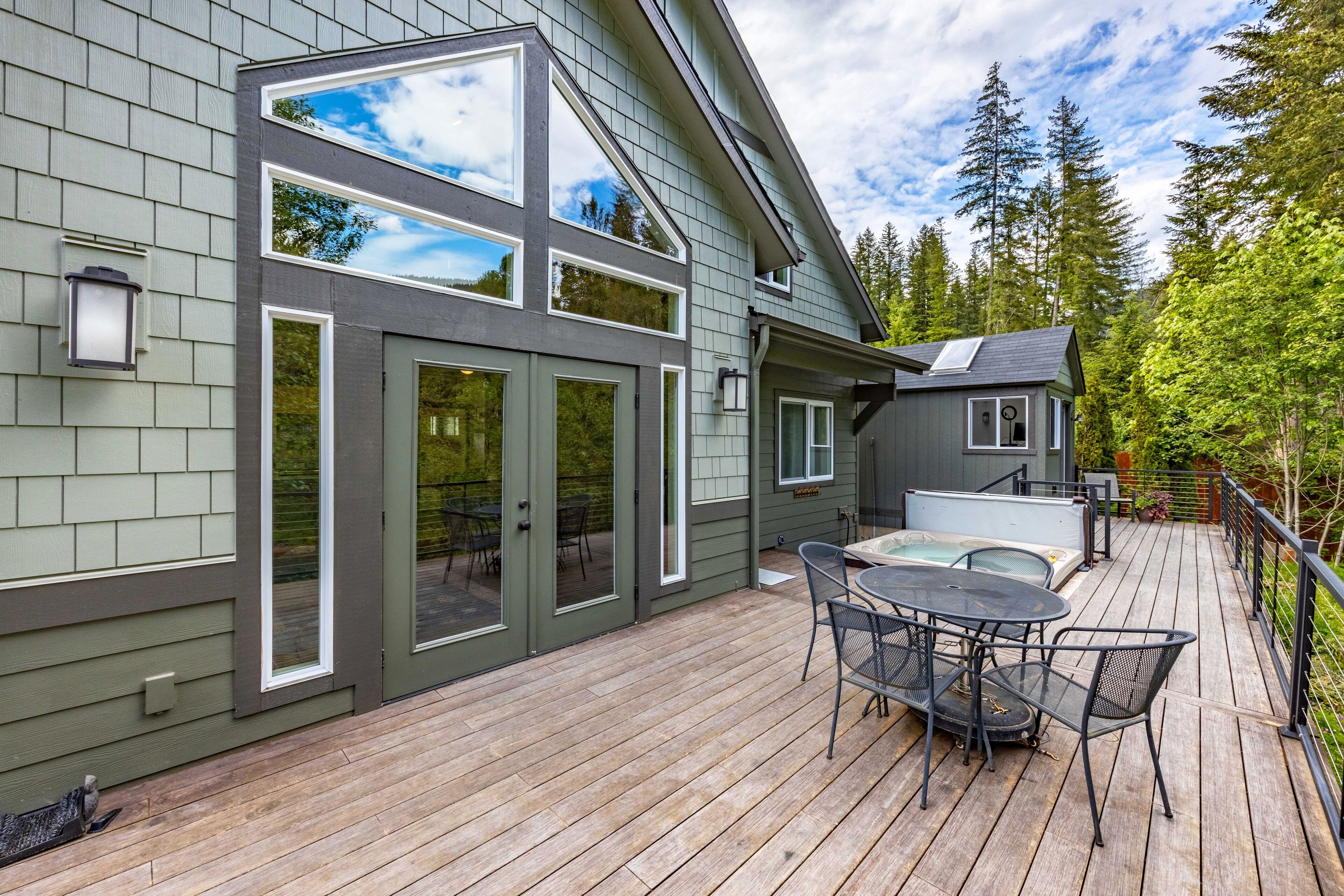 House, 2 Bedrooms | Balcony