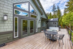 House, 2 Bedrooms | Balcony - River House Retreat 2 Bedroom Home by Redawning (Carson)