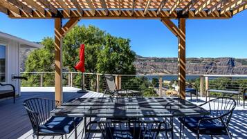 House, 3 Bedrooms | Outdoor dining