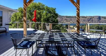 Point Lyle 3 Bedroom Home by RedAwning