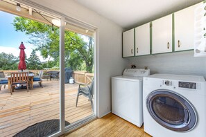 House, 3 Bedrooms | Laundry