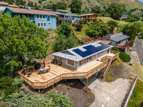 Point Lyle 3 Bedroom Home by RedAwning