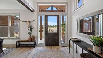 House, 4 Bedrooms | Living room