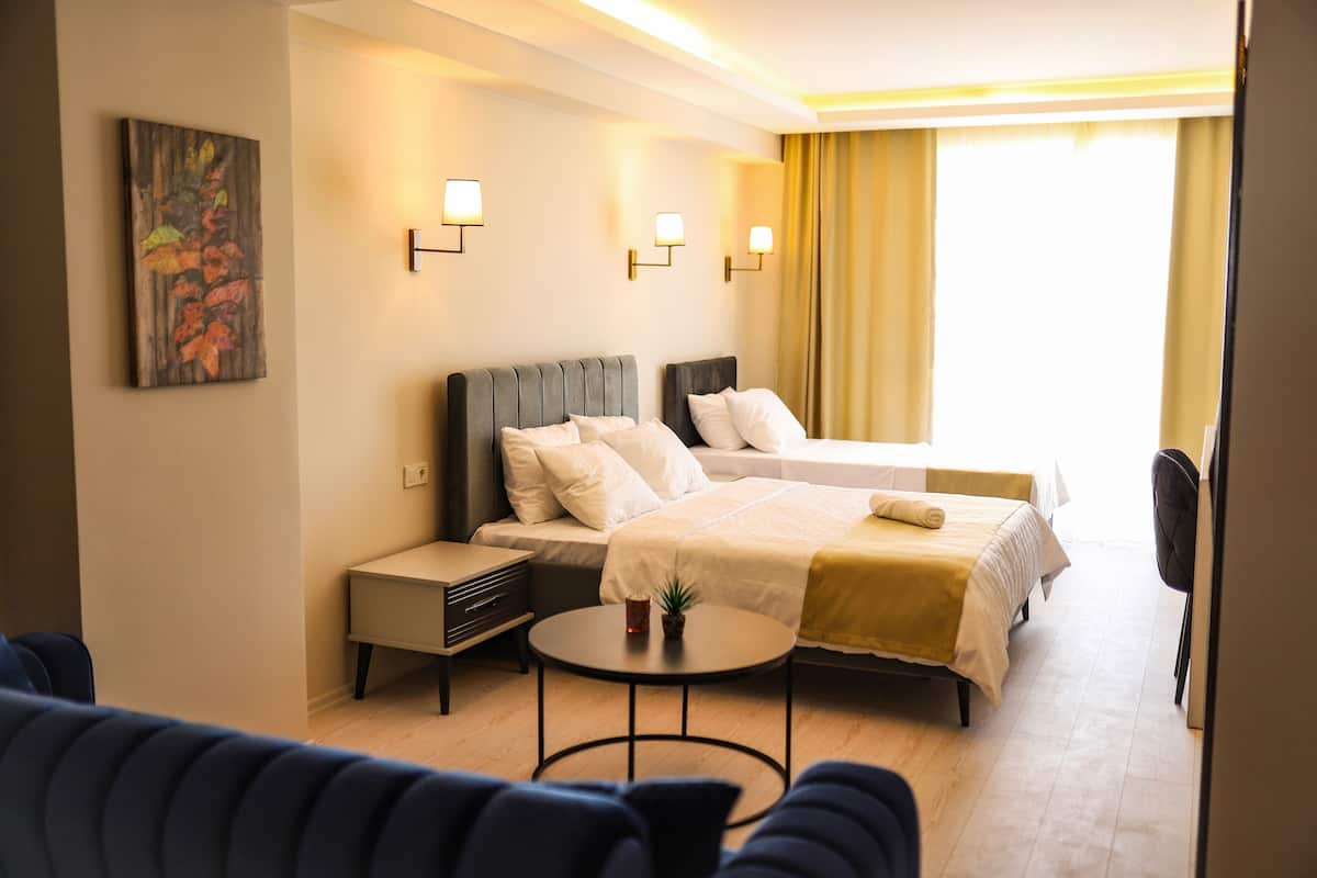 Seprai katun Mesir, seprai premium, minibar, dan didekorasi berbeda-beda