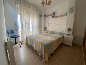 3 bedrooms, iron/ironing board, bed sheets