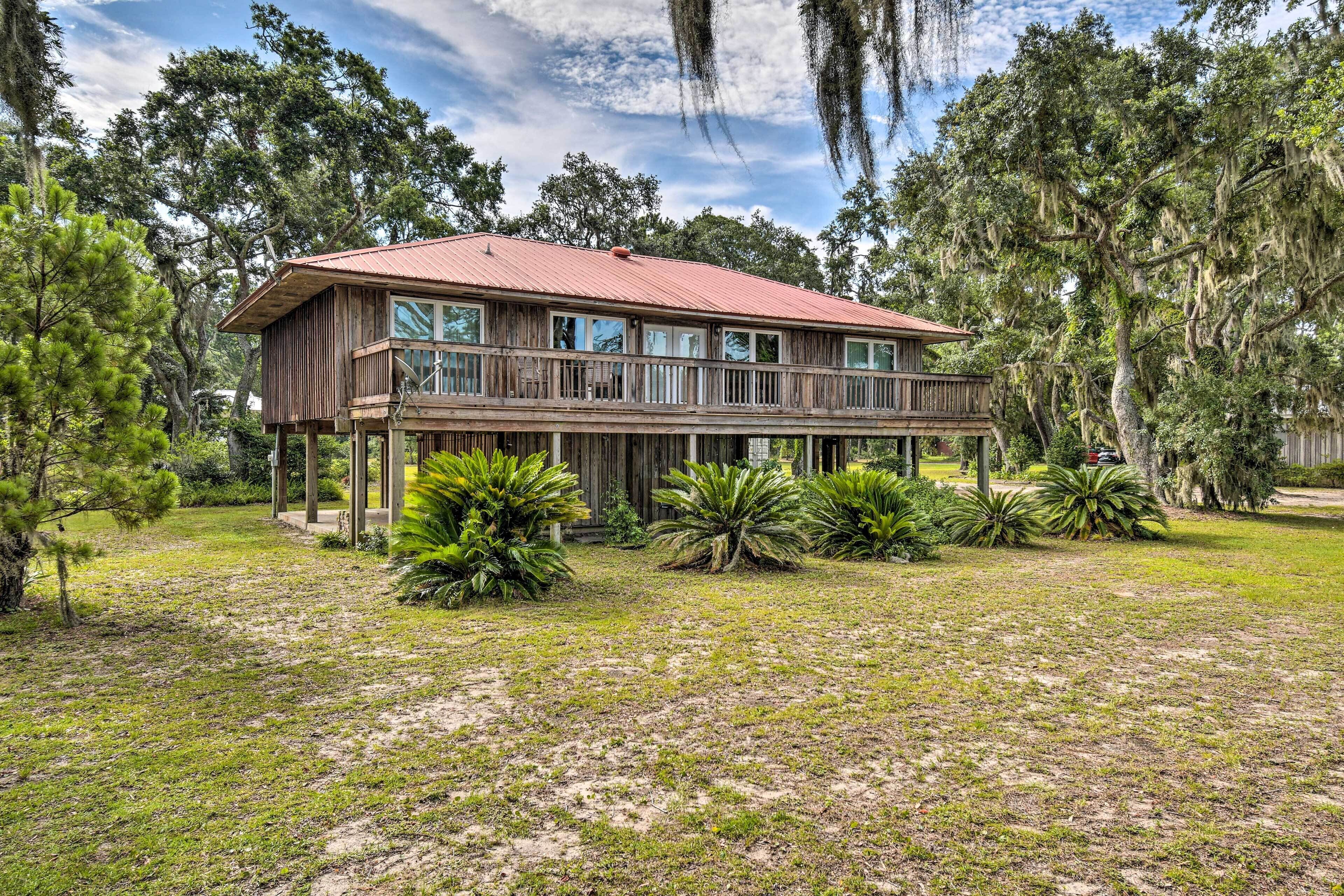 Waterfront Retreat, Near Fishing & Boating!