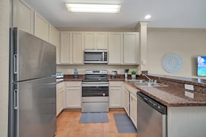 Frigorífic, microones, forn i placa de cuina