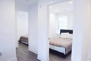 2 bedrooms, desk, WiFi, bed sheets