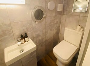 Bathroom - Betty the boutique bus (Washaway)