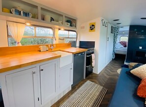 1 bedroom - Betty the boutique bus (Washaway)