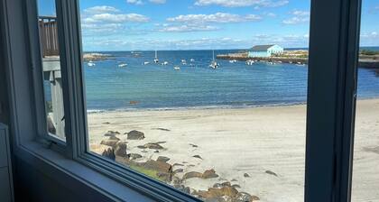 Private Beach! Dream vacation at your private beach in Gloucester