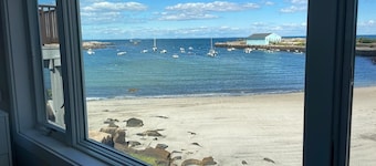 Private Beach! Dream vacation at your private beach in Gloucester