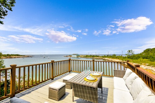 Private Beach!  Dream vacation at your private beach in Gloucester