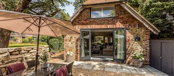 Peaceful And Beautiful Barn In Downland Village - Pass the Keys