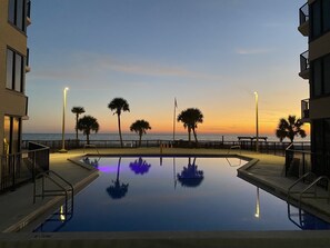 Piscina all'aperto, una piscina riscaldata