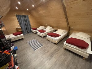 2 slaapkamers, een strijkplank/strijkijzer, wifi, beddengoed