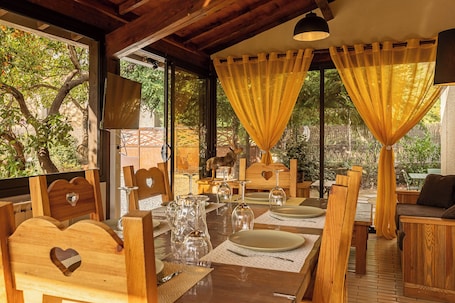 Traditional House | Living area | 60-cm flat-screen TV with digital channels, TV