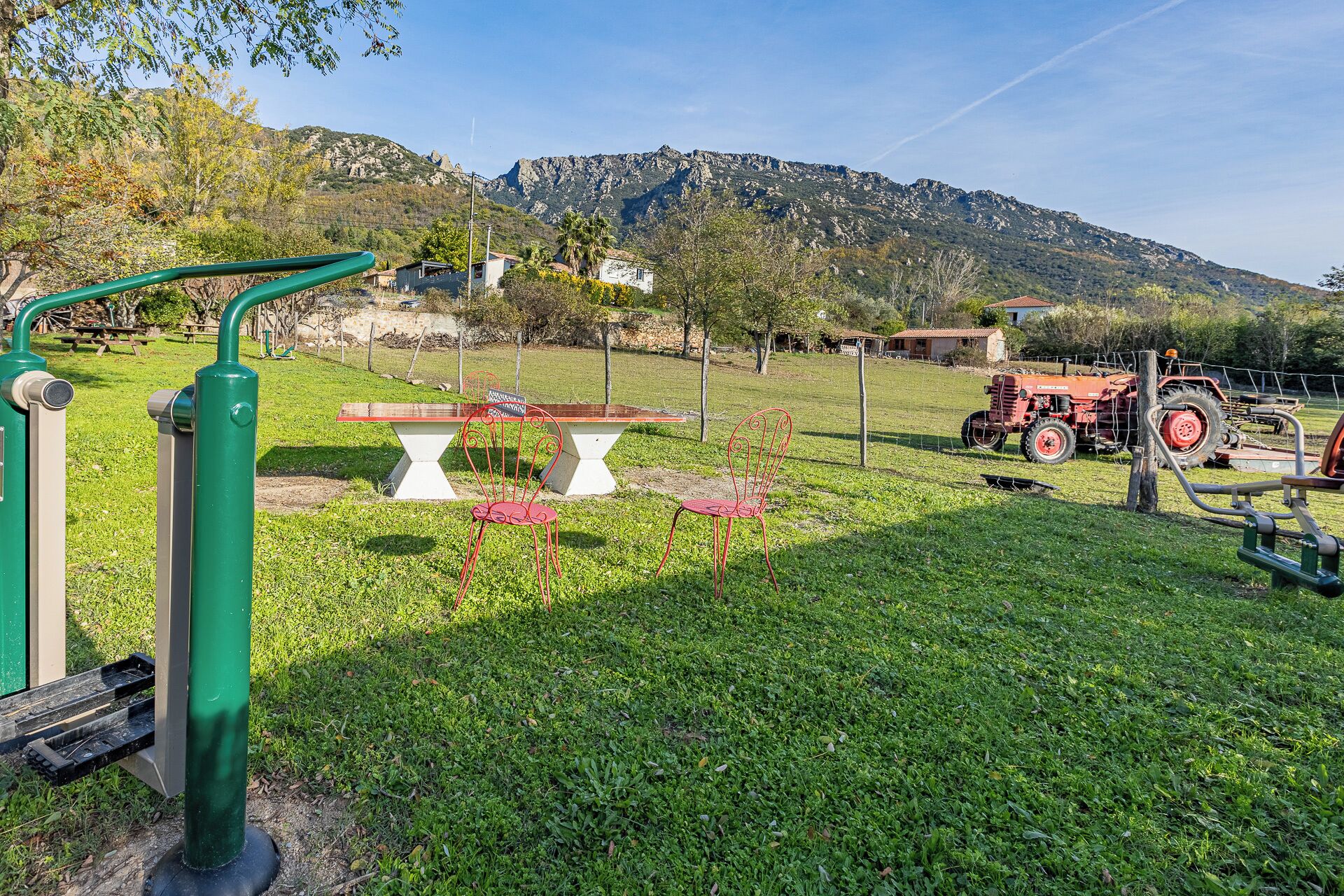 Children’s play area – outdoor