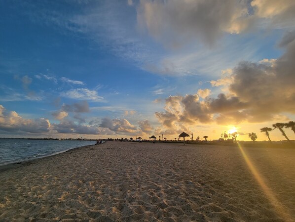 Beach nearby, sun-loungers, beach towels