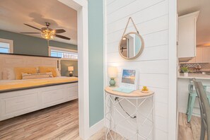 3 camere, una scrivania, ferro/asse da stiro, Wi-Fi gratuito