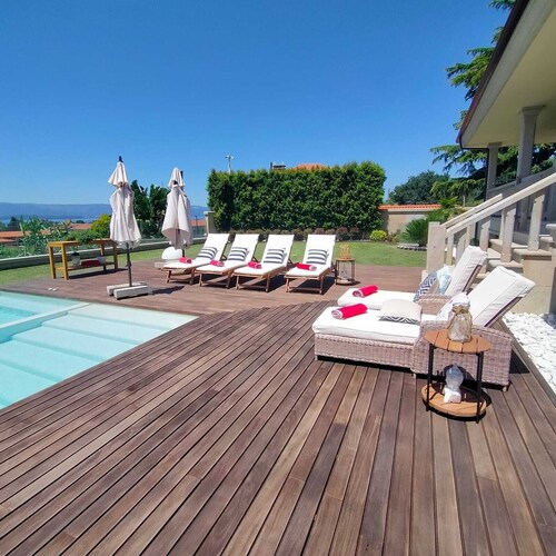 Spectacular villa with infinity pool