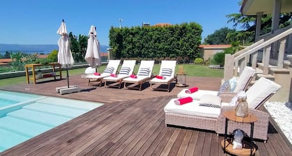 Spectacular villa with infinity pool