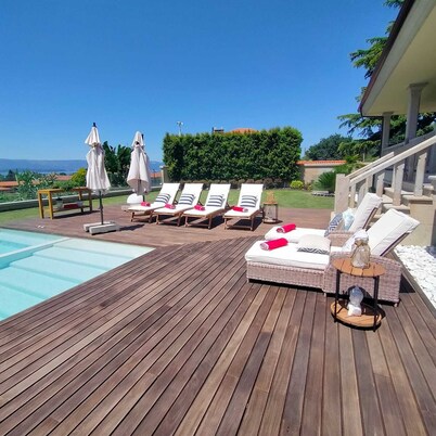 Spectacular villa with infinity pool