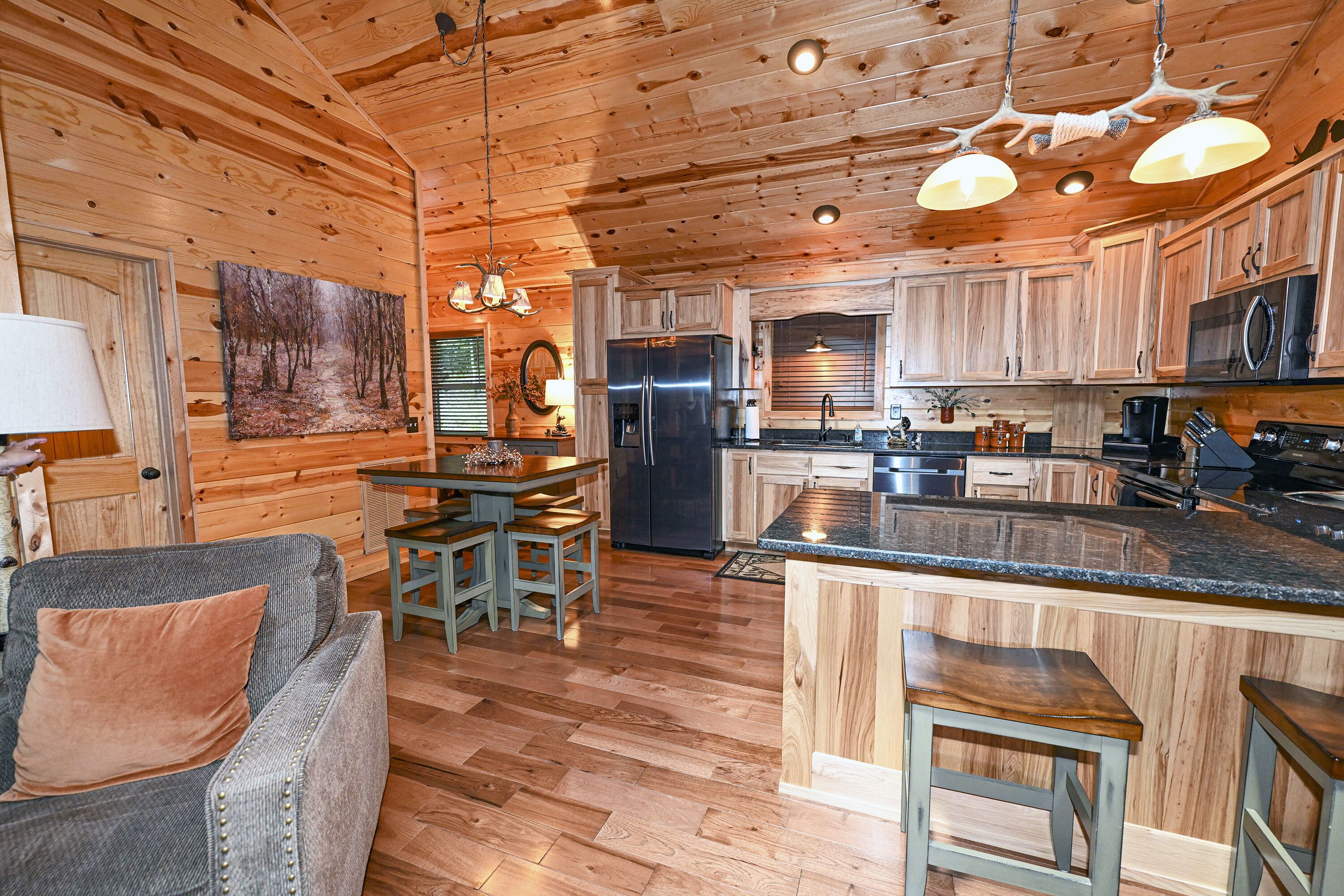 Full-size fridge, microwave, oven, stovetop