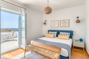 2 bedrooms, in-room safe, iron/ironing board, free WiFi