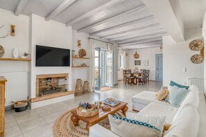 Smart-TV, Kamin, Stereoanlage