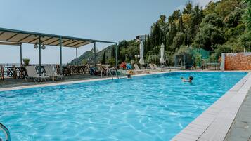 Außenpool (je nach Saison geöffnet)