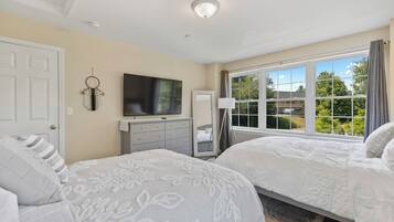 4 bedrooms, desk, iron/ironing board, travel crib