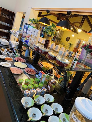 Free daily buffet breakfast 
