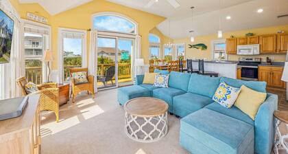 Oceanside Dog Friendly Home w/ Hot Tub, Game Room, and Wet Bar. Island Stylin'!