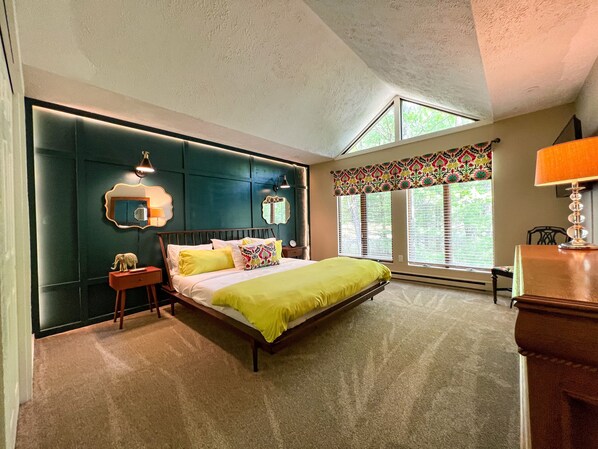 3 bedrooms, desk, travel crib, WiFi