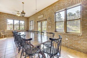 Dining - Hot Tub! Mtn-View Family Haven in Black Forest (Colorado Springs)