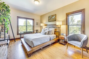 6 bedrooms, iron/ironing board, travel cot, Internet - Hot Tub! Mtn-View Family Haven in Black Forest (Colorado Springs)